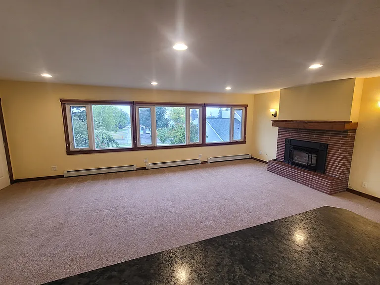 348 W Colorado St — Photo 1