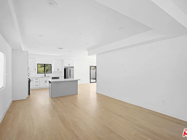 5826 Craner Ave #5826 — Photo 7