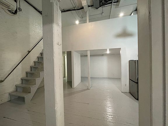 5th image of 640 Washington Ave #1R