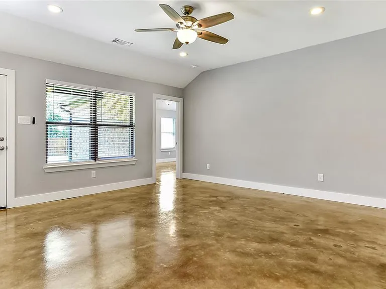 2205 N Hickory St — Photo 8