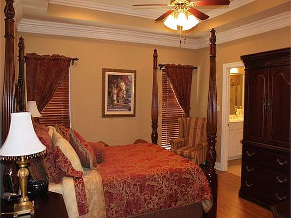4th image of 32790 Davlin Dr