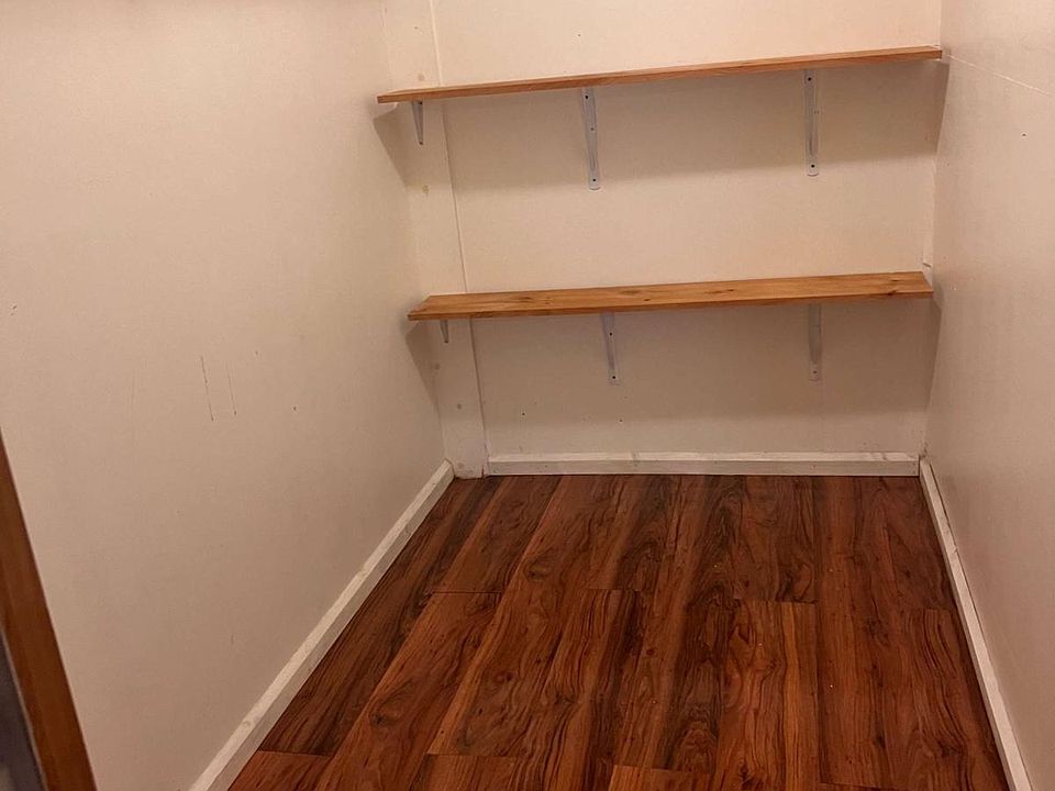 2nd image of 130 Shorewood Cir