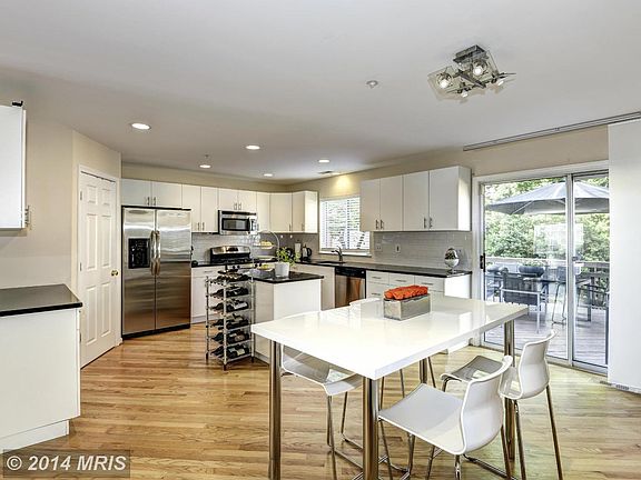5th image of 29 Vanderbilt Ct