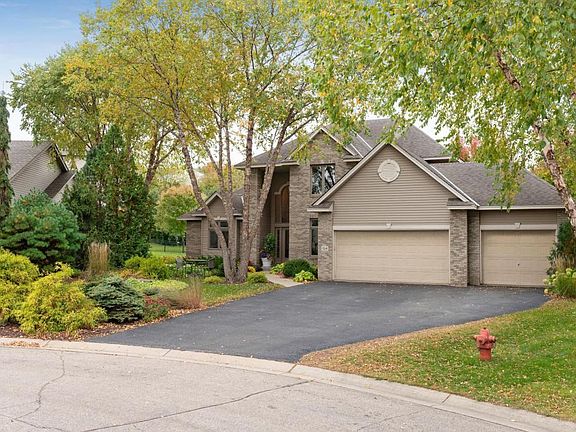 2nd image of 124 Carver Creek Cir