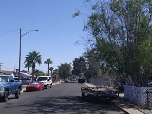 Exterior Neighborhood (street photo)