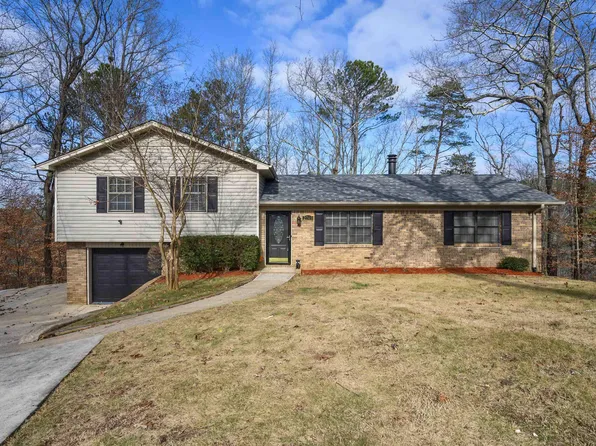 2740 Windcrest Cir, Gardendale, AL 35071