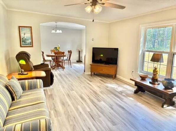 10 Pinecone Drive, Alfred, ME 04002