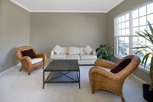4th image of 27 Glenbrook Cir