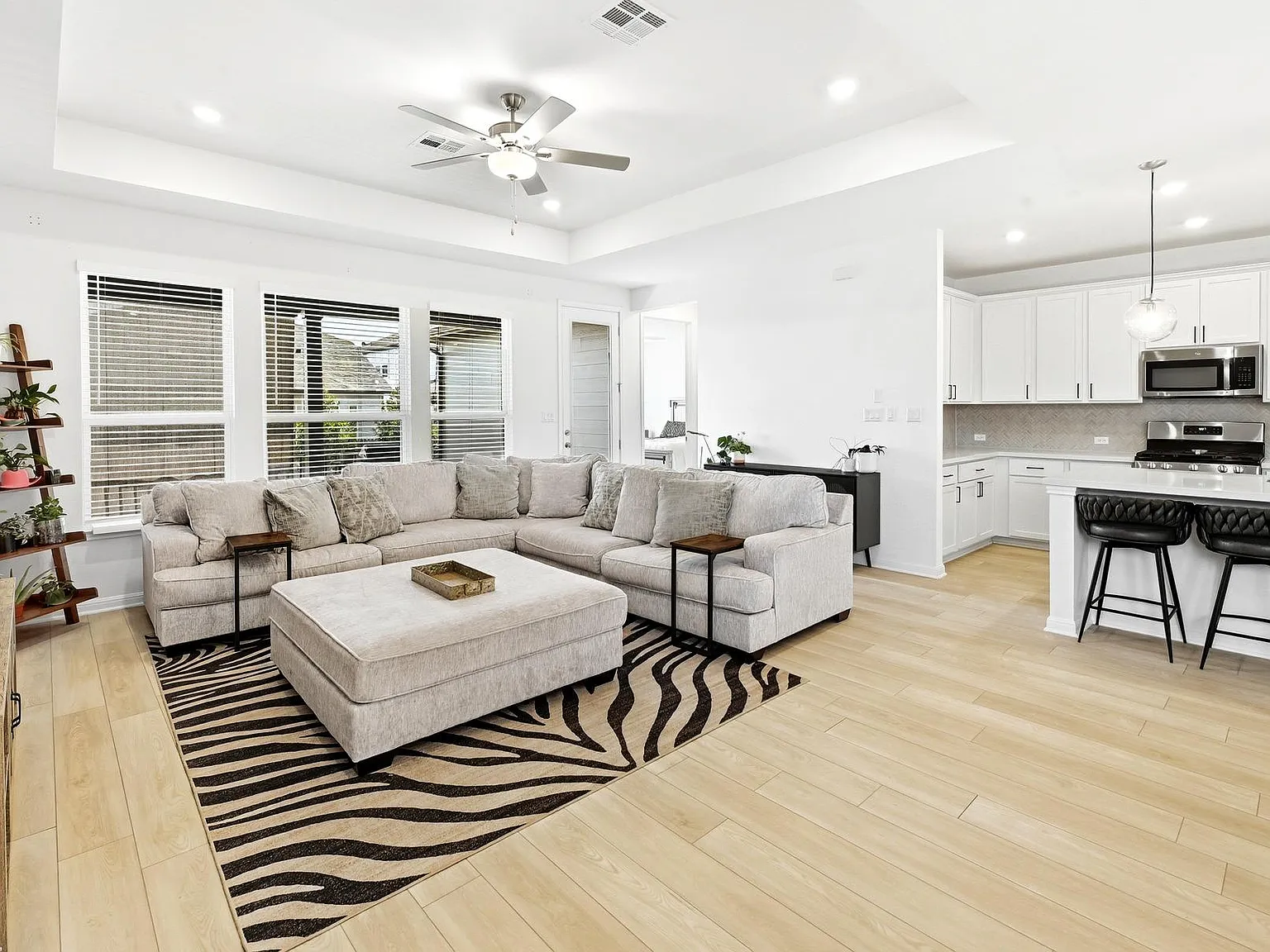 3 bed, 2.0 bath, 1754 sqft, $2,800 — Photo 4