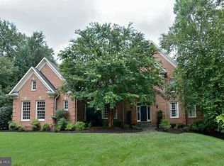 9900 Phoenix Ln, Great Falls, VA 22066