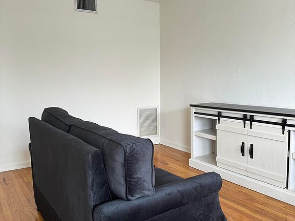 4th image of 302 Lake Osborne Drive #27