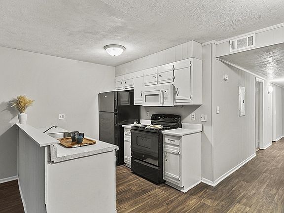 4th image of 3900 Northside Dr APT E4