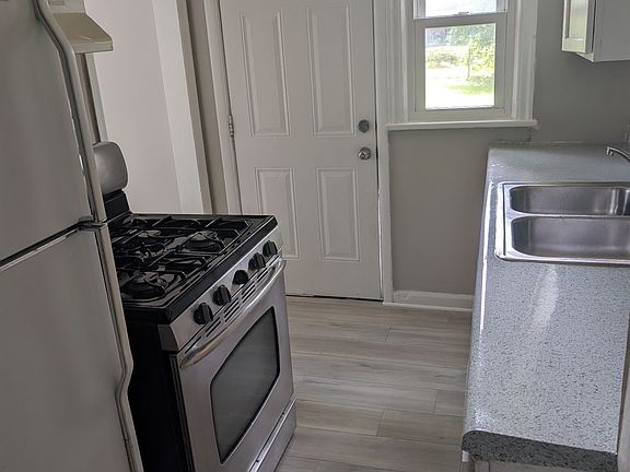 3rd image of 207 S Emerson Ave
