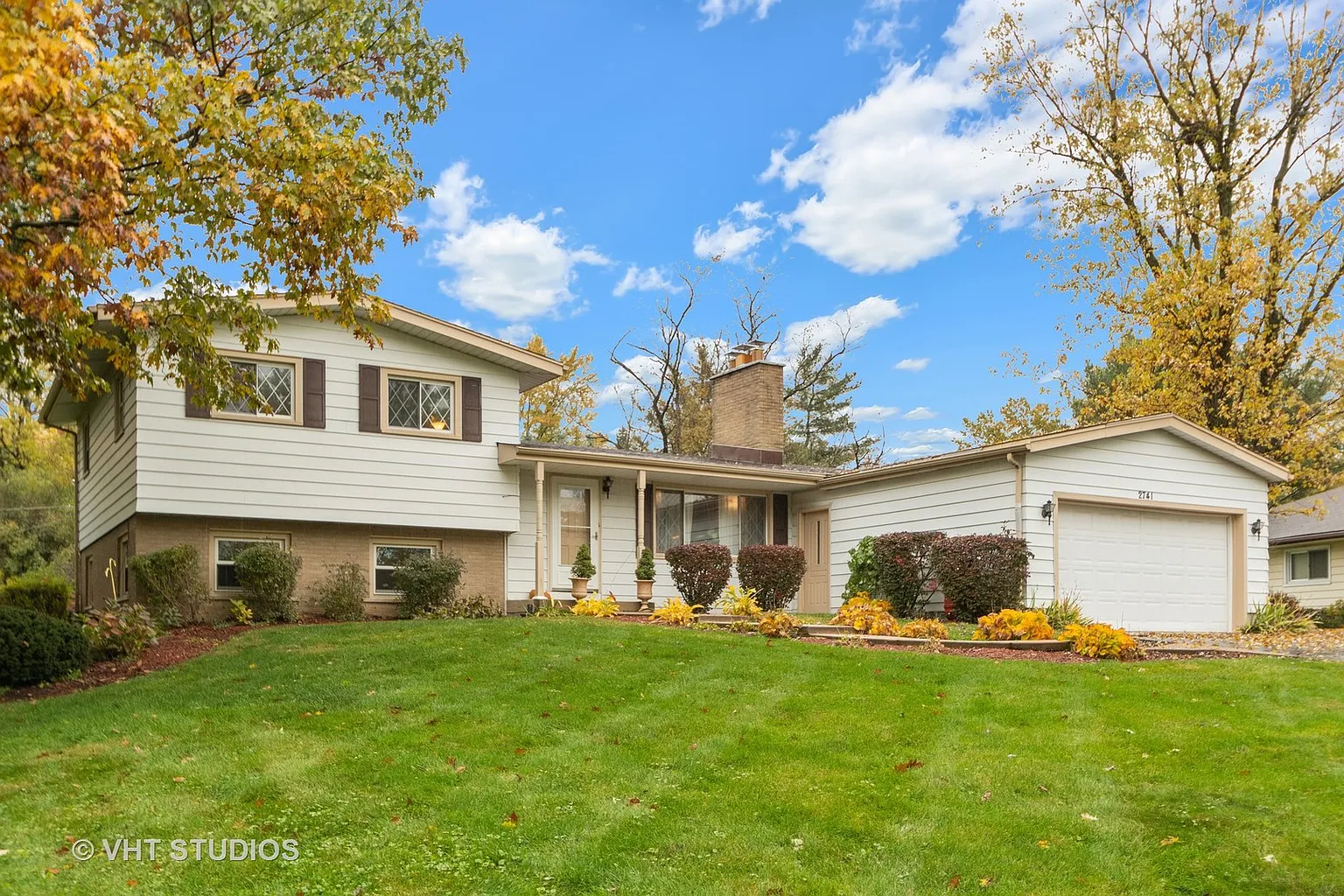 2741 Lake Dr photo 1