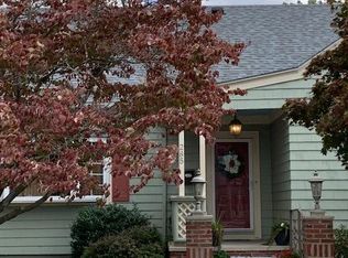 285 Huxley Ave, Providence, RI 02908