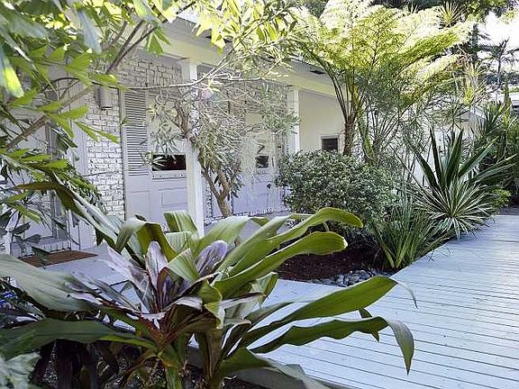 4th image of 3818 Poinciana Ave