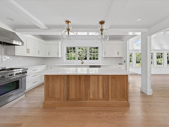 3rd image of 3 Hollyhock Ln