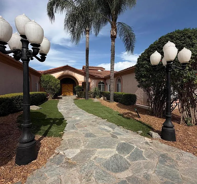 1555 Willow Glen Dr