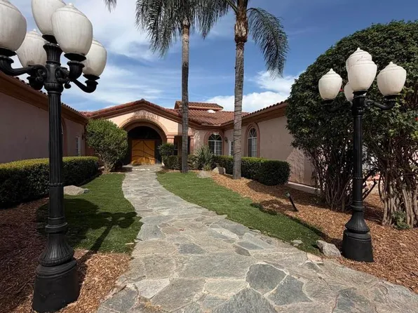 1555 Willow Glen Dr, El Cajon, CA 92019