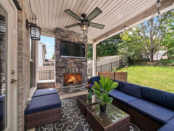 4th image of 1028 Maleventum Way