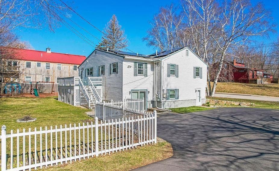 Corner Location, off street parking yard. Walk or bike to downtown York Village or York Harbor or Long Sands Beach