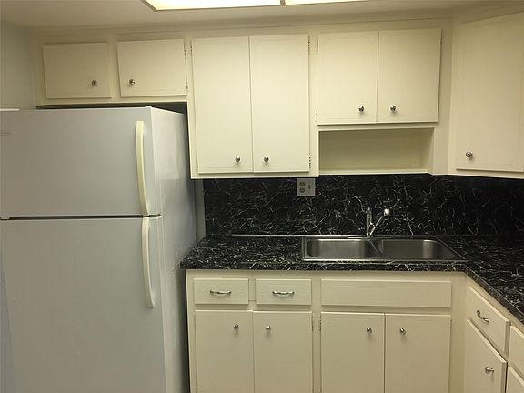 5th image of 899 SE 2nd Avenue #118