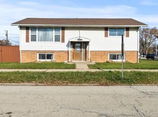 7624 Lockwood Ave, Burbank, IL 60459