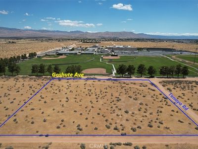 35 Tenaya Rd, Apple Valley, CA, 92307