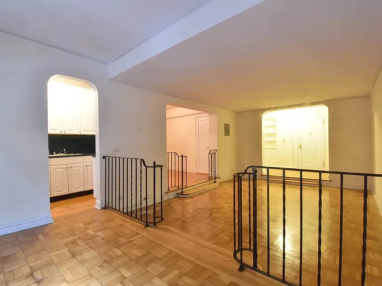 739 W 186th St #1G — Photo 3