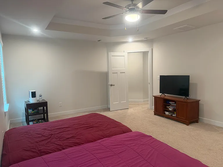 300 Finnegan Ct — Photo 29
