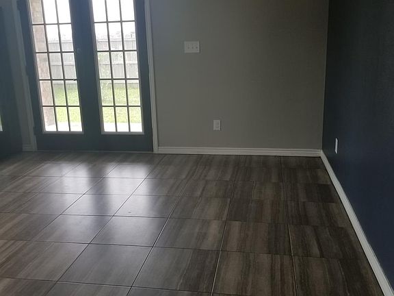 4th image of 2207 Kelly Ln