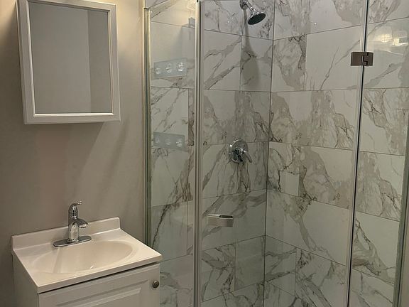 4th image of 1433 Hancock St #207