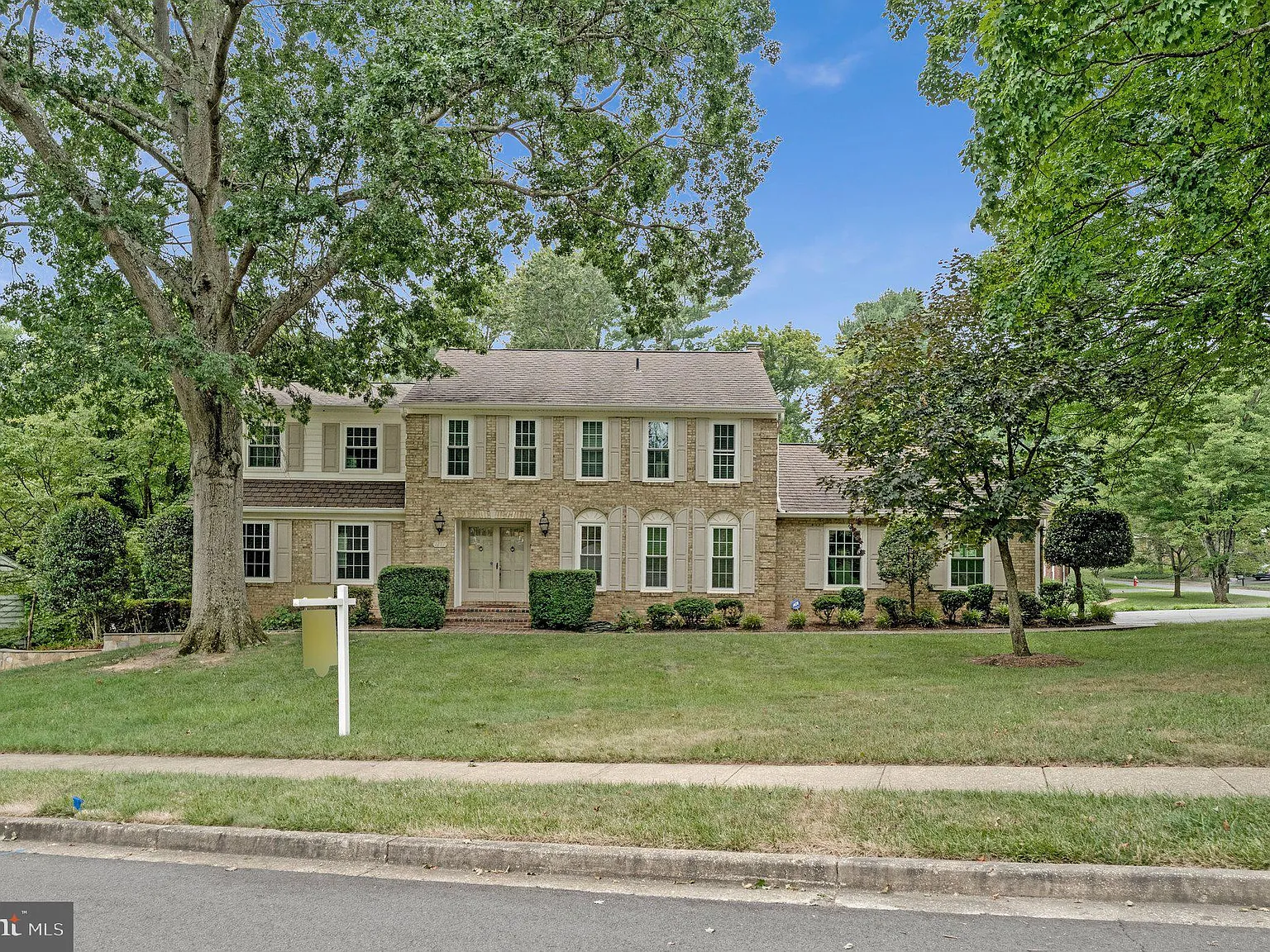 5 bed, 3.5 bath, 2838 sqft, $6,200 — Photo 2