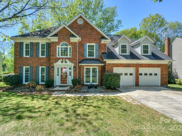 8709 Stratton Farm Rd, Huntersville, NC 28078