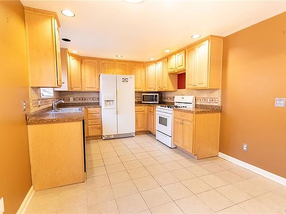 3rd image of 94 Vegola Ave