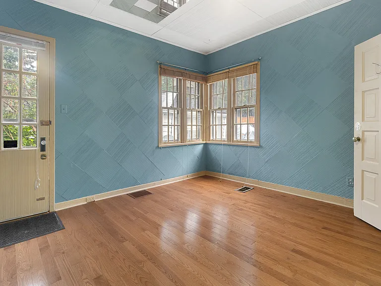 38 Marlborough Ave — Photo 8