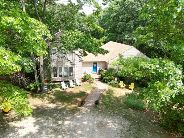 276 Crescent Dr, Appomattox, VA 24538