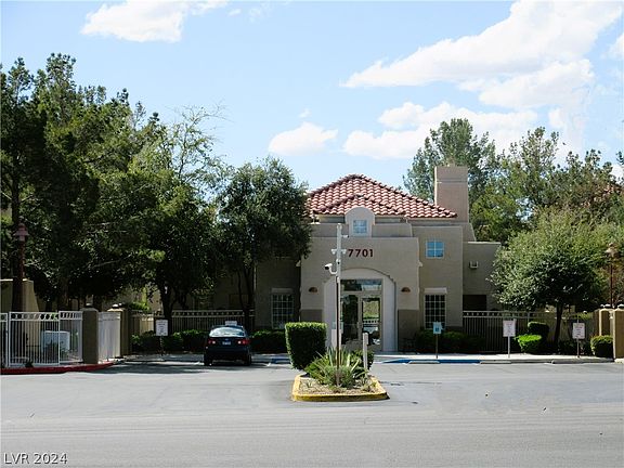 4th image of 1900 Desert Falls Ct Unit 201