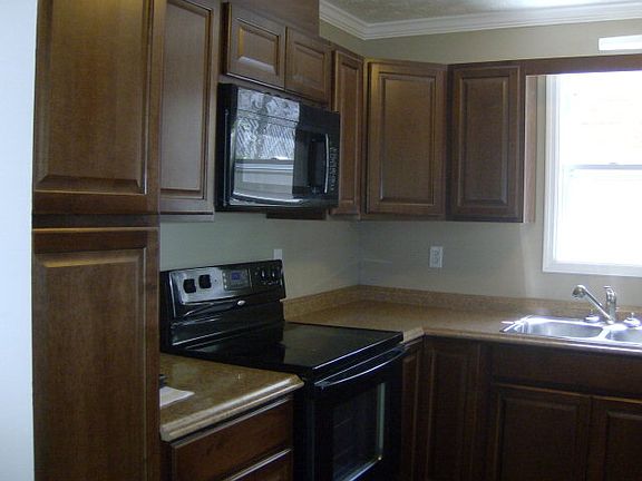 5th image of 913 Rosewood Dr