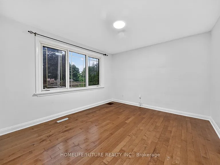 46 Stamford Sq N — Photo 7