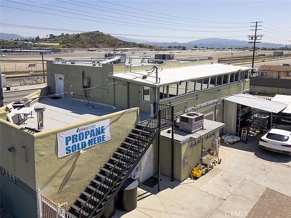 3rd image of 10615 San Fernando Rd