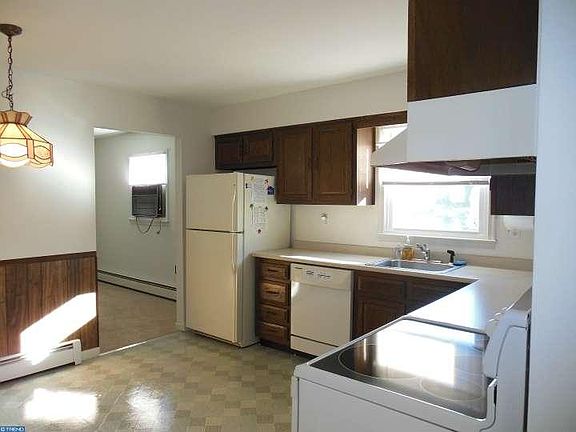 2nd image of 105 Cumberland Dr