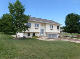 840 21st St, Windom, MN 56101