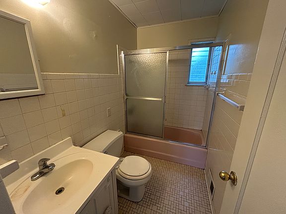 2nd image of 2035 Pollack Ave