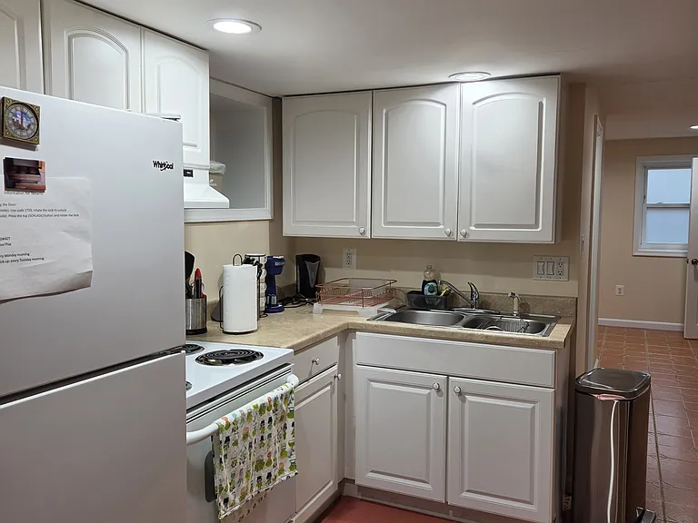 15816 Wayne Ave — Photo 1