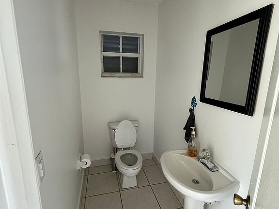 1/2 bathroom, visitors