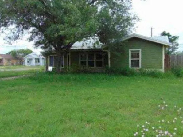 226 Edwards St, Refugio, TX 78377