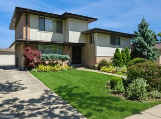 9023 Oriole Ave, Morton Grove, IL 60053