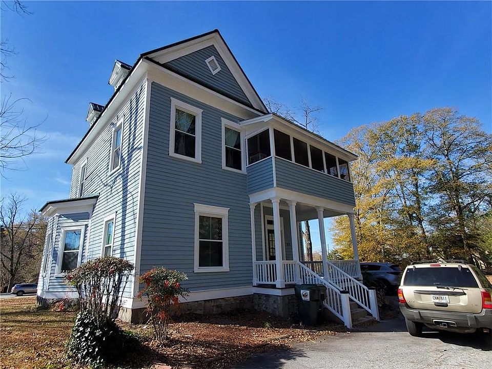 1st image of 1031 Scott St SE
