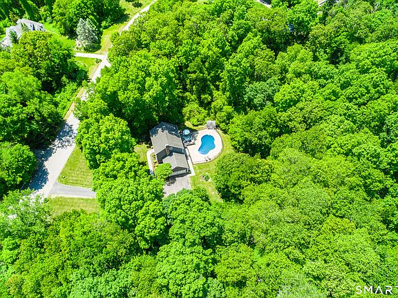 3rd image of 78 Deer Run Drive